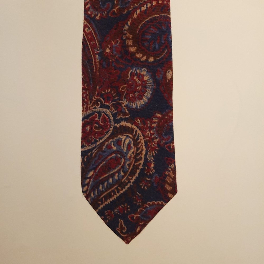 Banana Republic neck tie navy blue burgundy paisley men's 100% wool shell